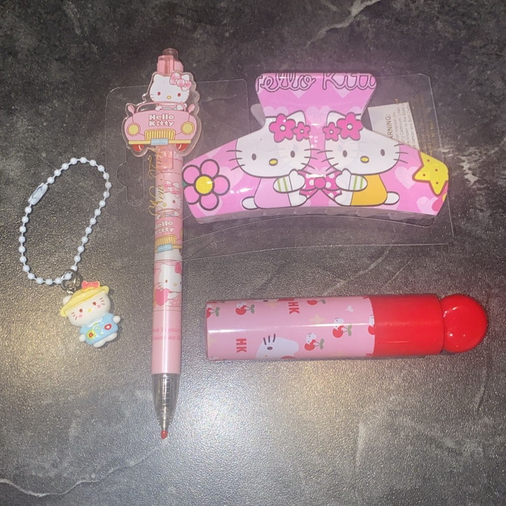 Hello Kitty Bundle - Picture 2 of 8